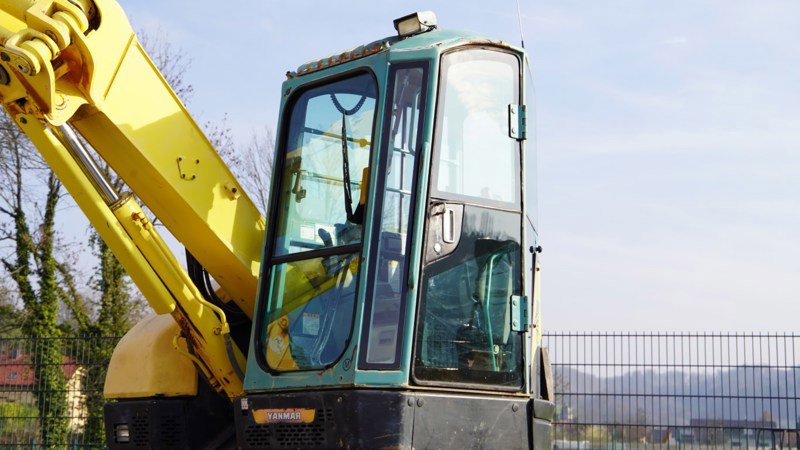 61a25180-1709-472a-8693-d63c01020415-Bagger Kabine.JPG