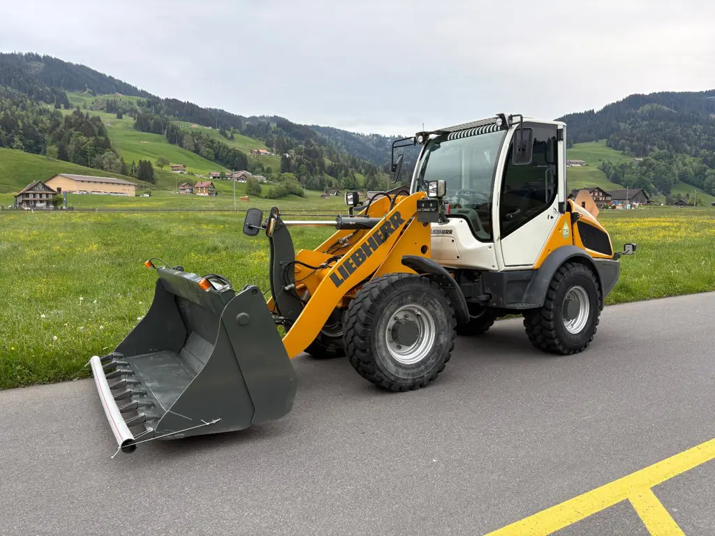 b1d9b0af-379f-4a64-b9a6-4414c09e99c3-Liebherr L508C Pneulader (2).jpg