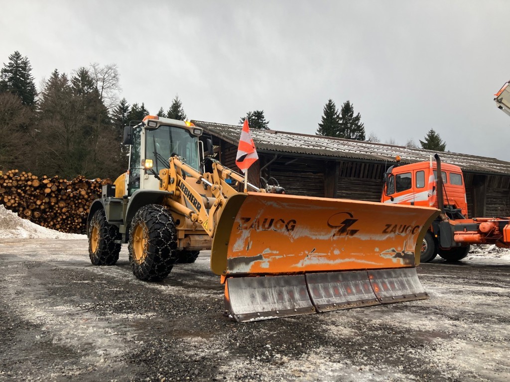 2d0b3f45-b12c-4f3a-9903-1b4d69f0e49d-Liebherr 514 2.jpg