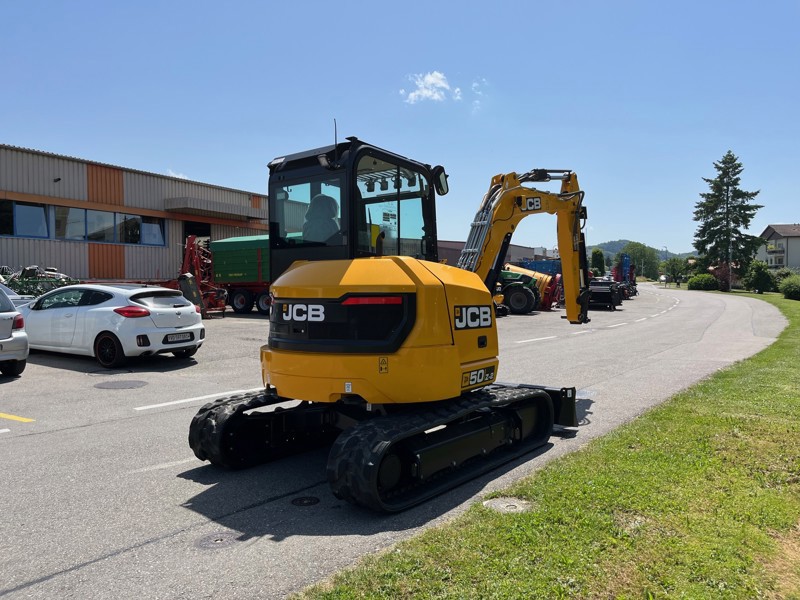 dc47bec4-ff12-47f3-836e-18e2153fc13e-50Z-2 5.jpg