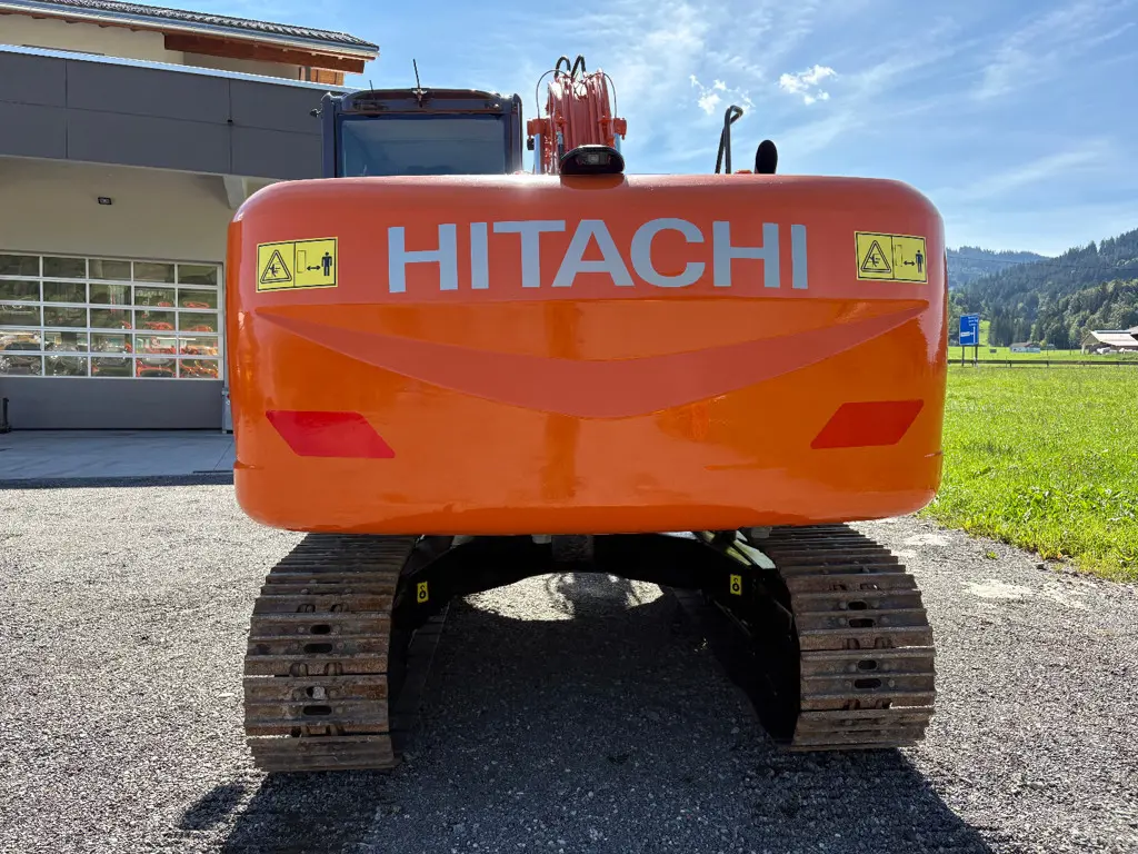 89aa80cc-d5c4-41f1-ad1b-40d92bfe4c7d-Hitachi ZX160 (5).jpg