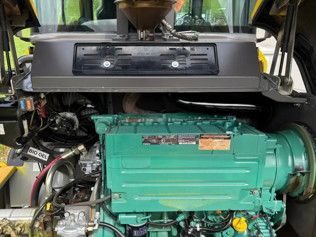 b030a0dd-8901-4bbe-bc8b-531d2e6206e7-Volvo L20B (6).jpg