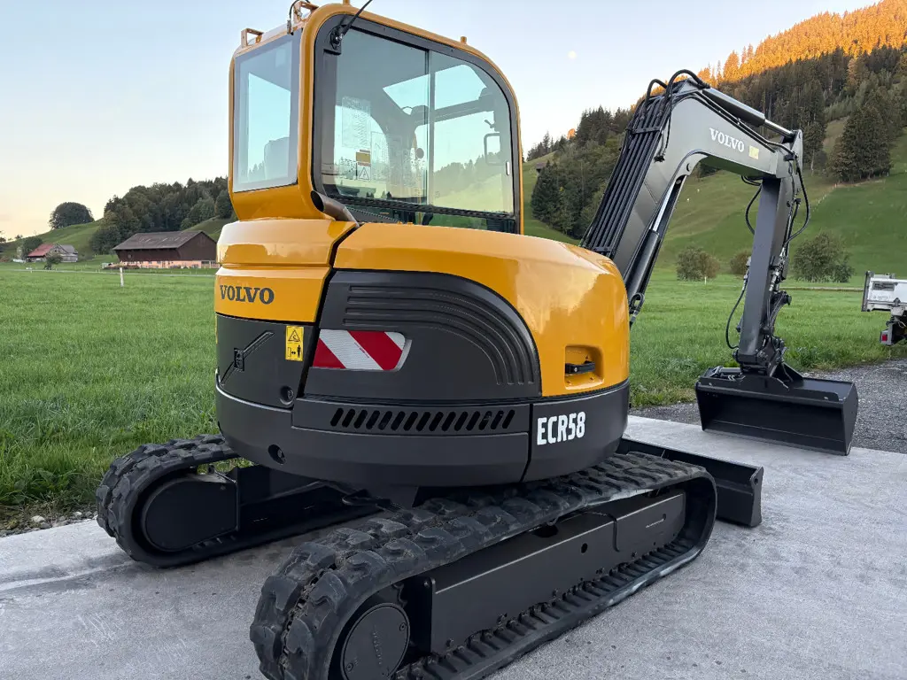 64bb8bb5-2e4d-428a-b924-eba9fb0d039c-Volvo ECR58 (2).jpg