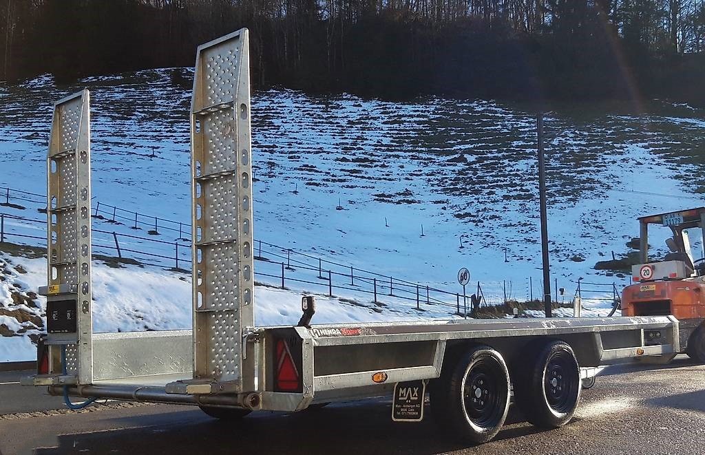 f0386857-51e4-414b-9643-3efafd4a895c-Bagger Anhänger.jpg