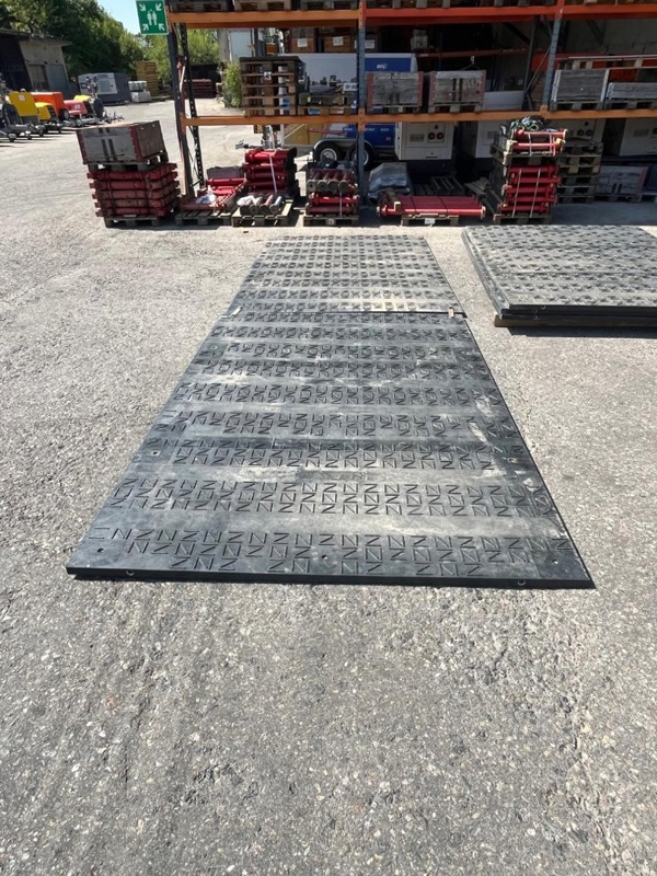 78fc2496-c125-4ccd-8772-a8ab91771a99-TWF Fahrplatten_5.jpg