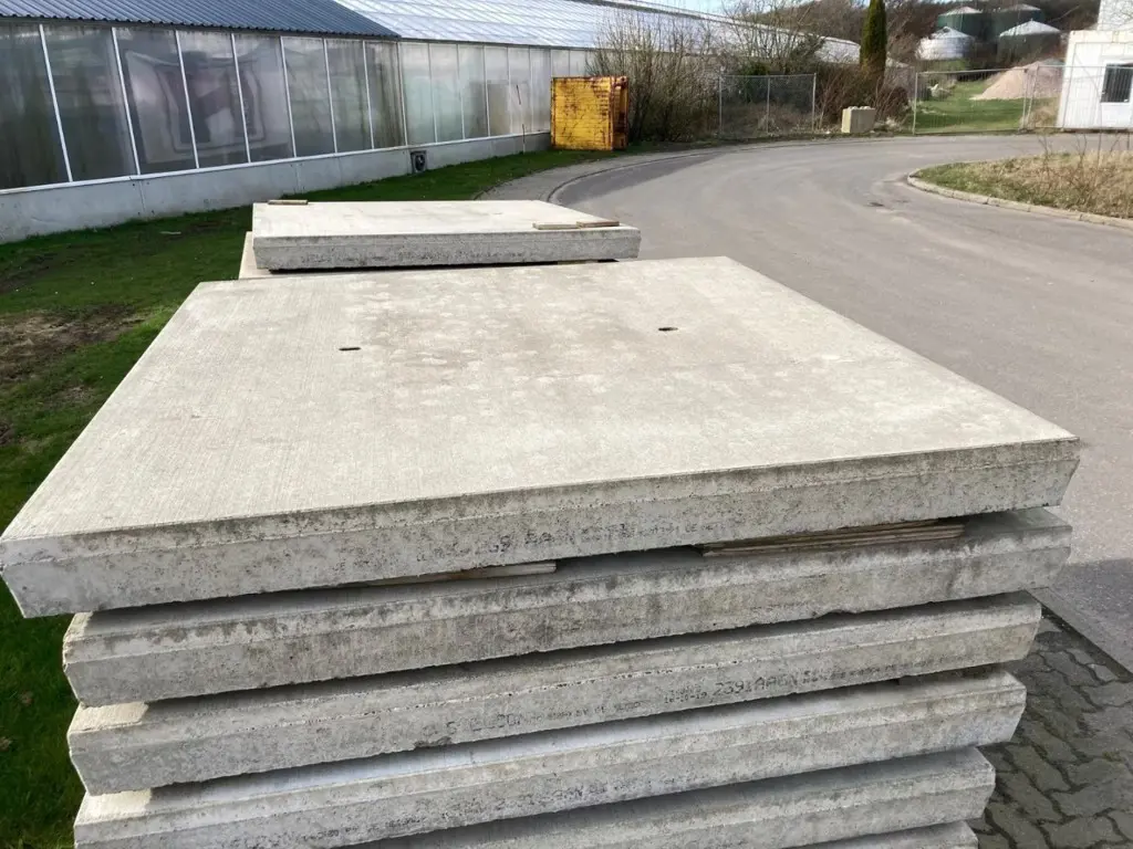 85d16ef7-2645-4a0c-ba2c-ff2ae15fe092-747ba32f-62ff-4d16-8258-fa277586c2d3 conv.jpg