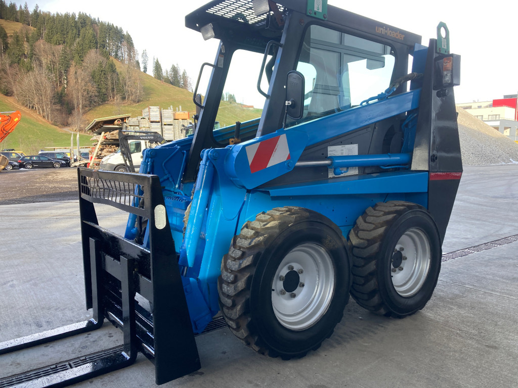 2b0ff4ed-7f52-4087-875a-f45d63a0f264-Case Kompaktlader (2).jpg