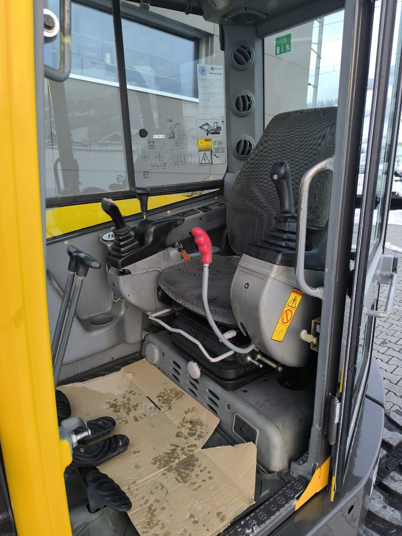 2d4928bd-bd92-4d39-b493-1104886843de-Volvo ECR88 (6).jpg