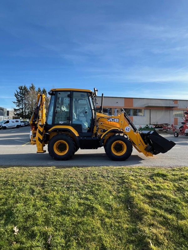 9967eca0-399d-4fc2-8773-a9c81b76baef-3CX 6.jpg