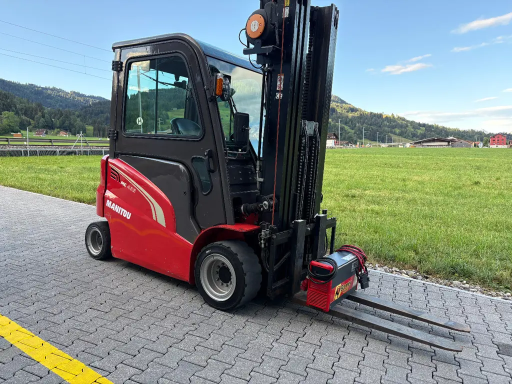 eed4d82f-f5d0-4da3-bdcd-b3519b6d3f16-Manitou ME 435 (1).jpg