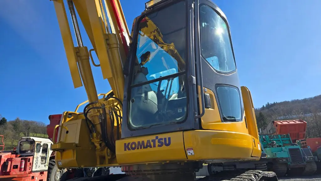 e2437655-7d6d-45fb-9313-c3362497e124-used-excavator.jpg