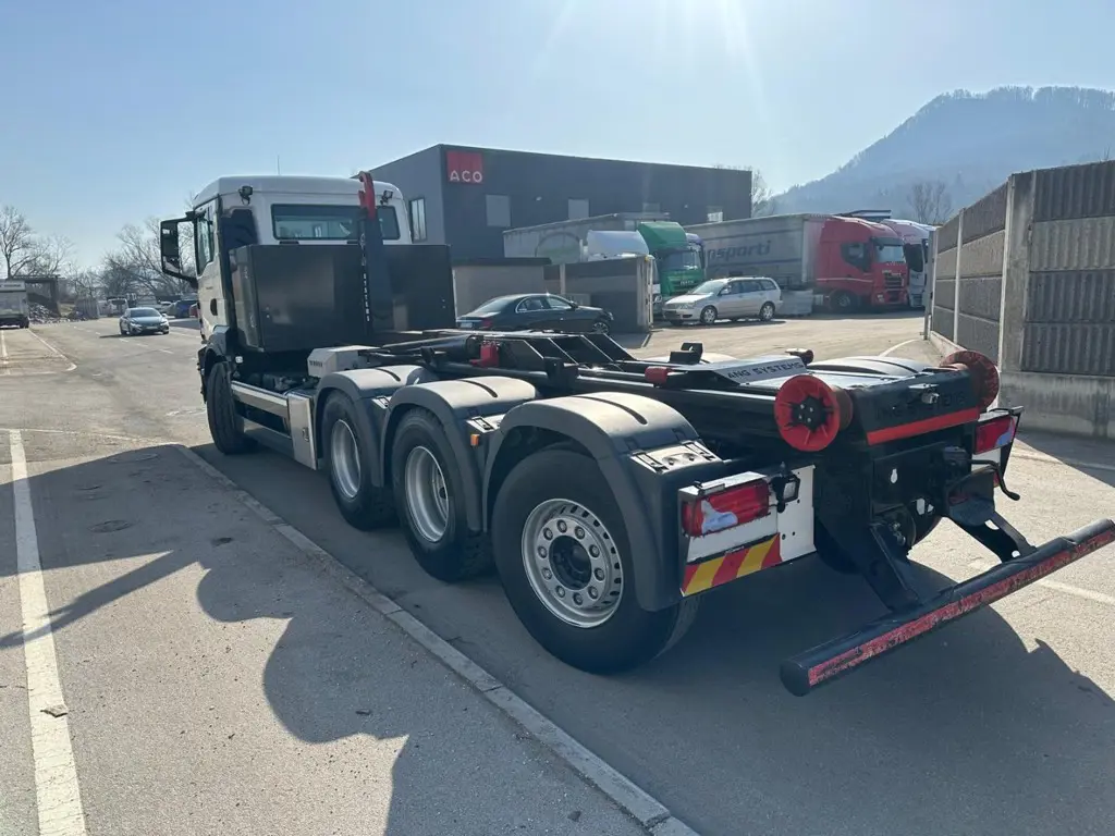 ed70f886-f99e-4257-ac0e-b5217ce77f7f-WhatsApp Image 2026-03-10 at 16.44.43 (14).jpg