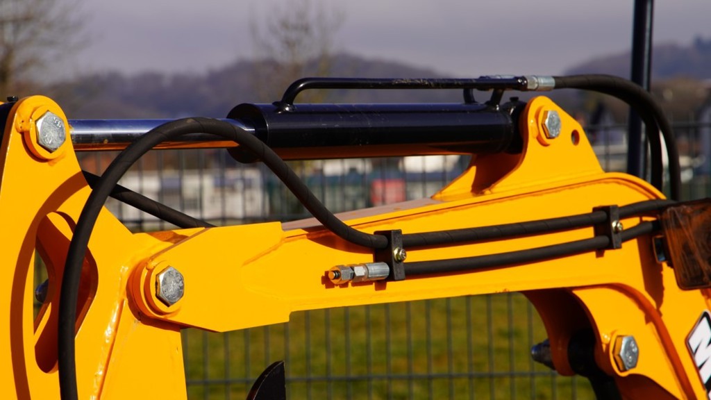 85ecb035-b62e-4669-bd70-216be07d0335-kleiner Bagger.jpg