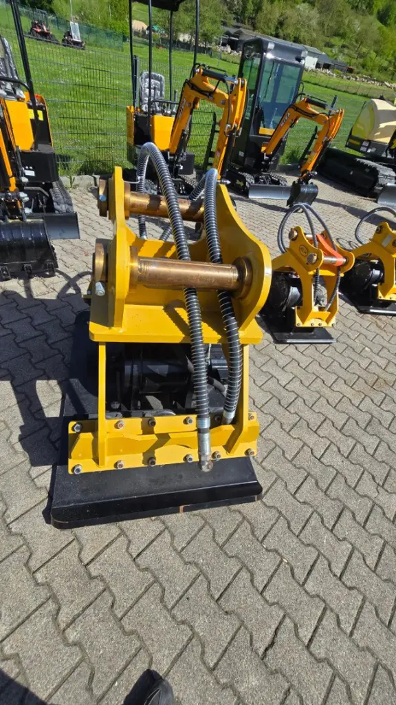 db1c1750-8fc6-40e0-8d61-215032368fe7-plate compactor.jpg