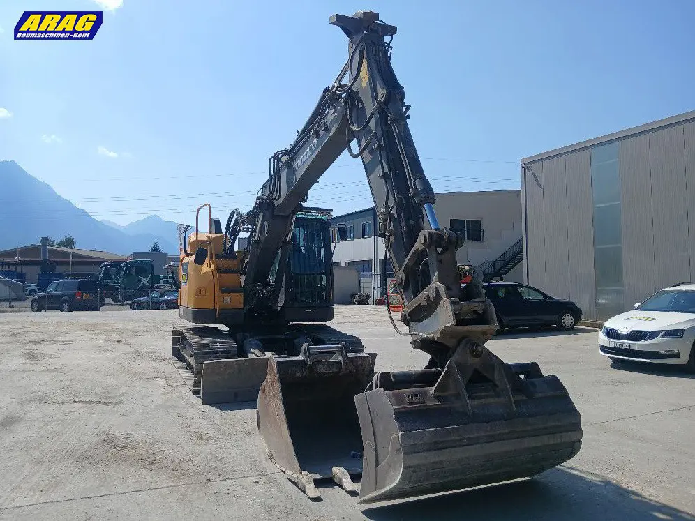4c0786ee-636b-47c8-995b-4045a9331e03-volvo ECR145DL_0000000340_07.jpg