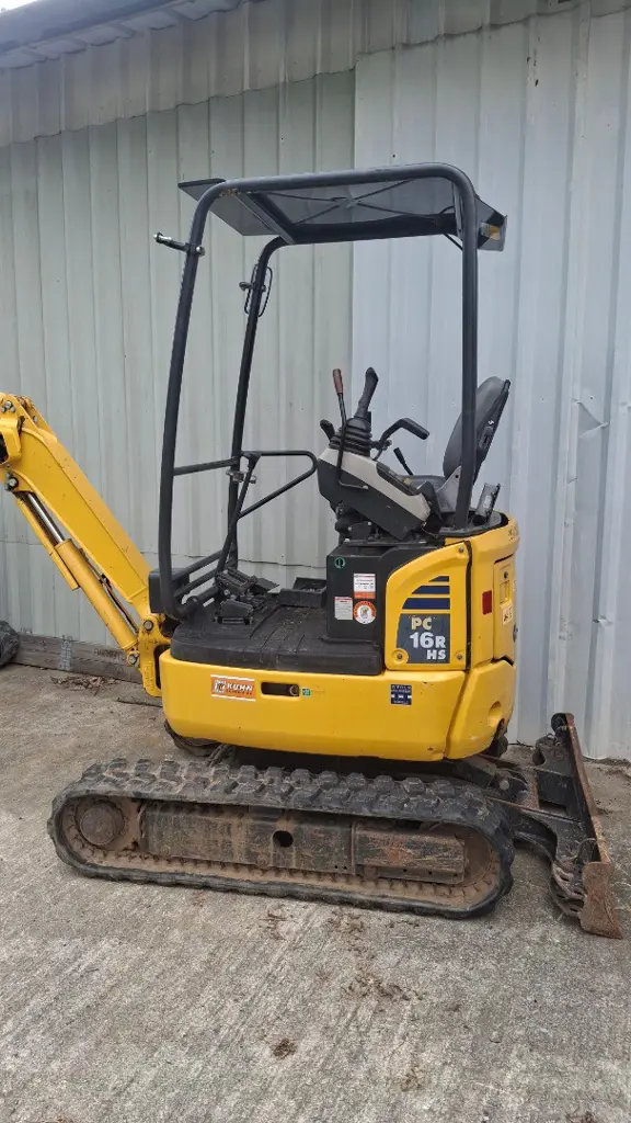 2a4d1d53-cddb-4f38-9c1c-de0d0f7afbed-Komatsu PC16R-3HS (2).jpg
