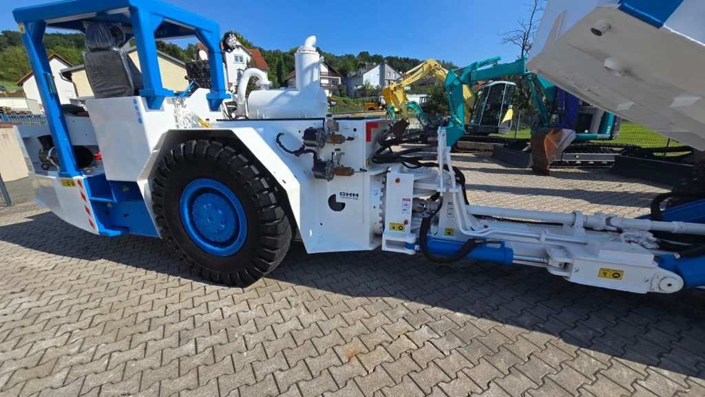 dcb9c008-242a-4ae2-8393-7f68885c4cd0-GHH dumper.jpg