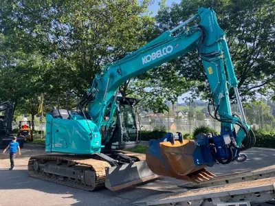 Raupenbagger Kobelco SK140SRLC-7, Powertilt OQ70