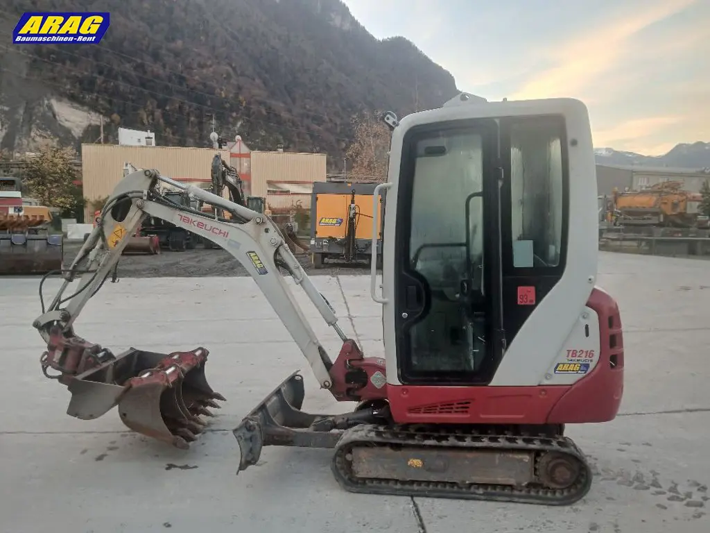 692ef3f5-4bec-43b4-84fe-f2ea2504ceeb-takeuchi TB216_0000000296_001.jpg