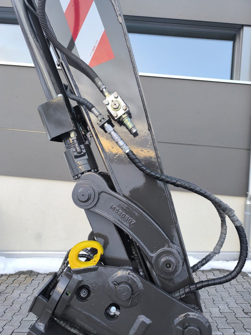 7e67d447-4b89-4fb4-b680-2a4ee2fee8f0-Volvo ECR88 (8).jpg